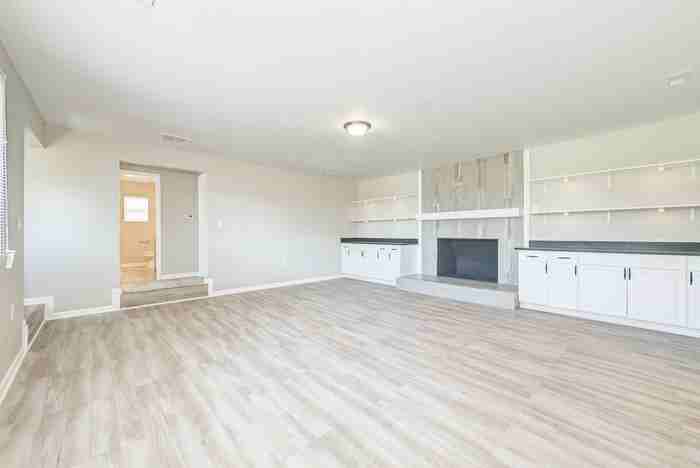 1947 Argyle Dr - Photo 3 of 33
