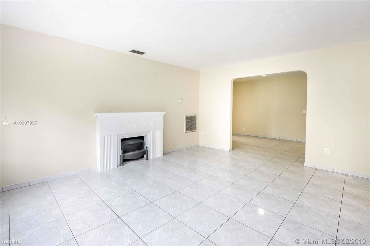 1015 Cortez St - Photo 2 of 9