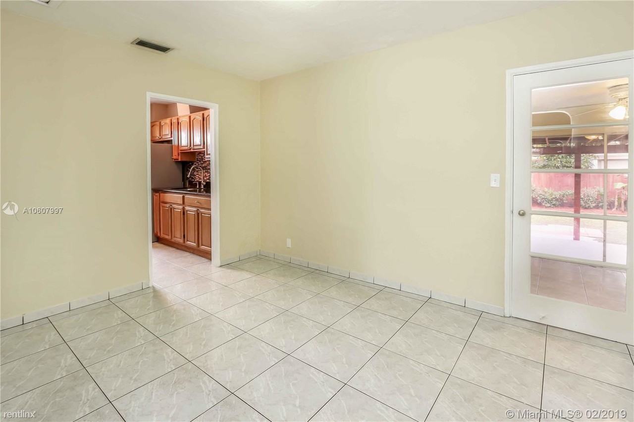 1015 Cortez St - Photo 3 of 9