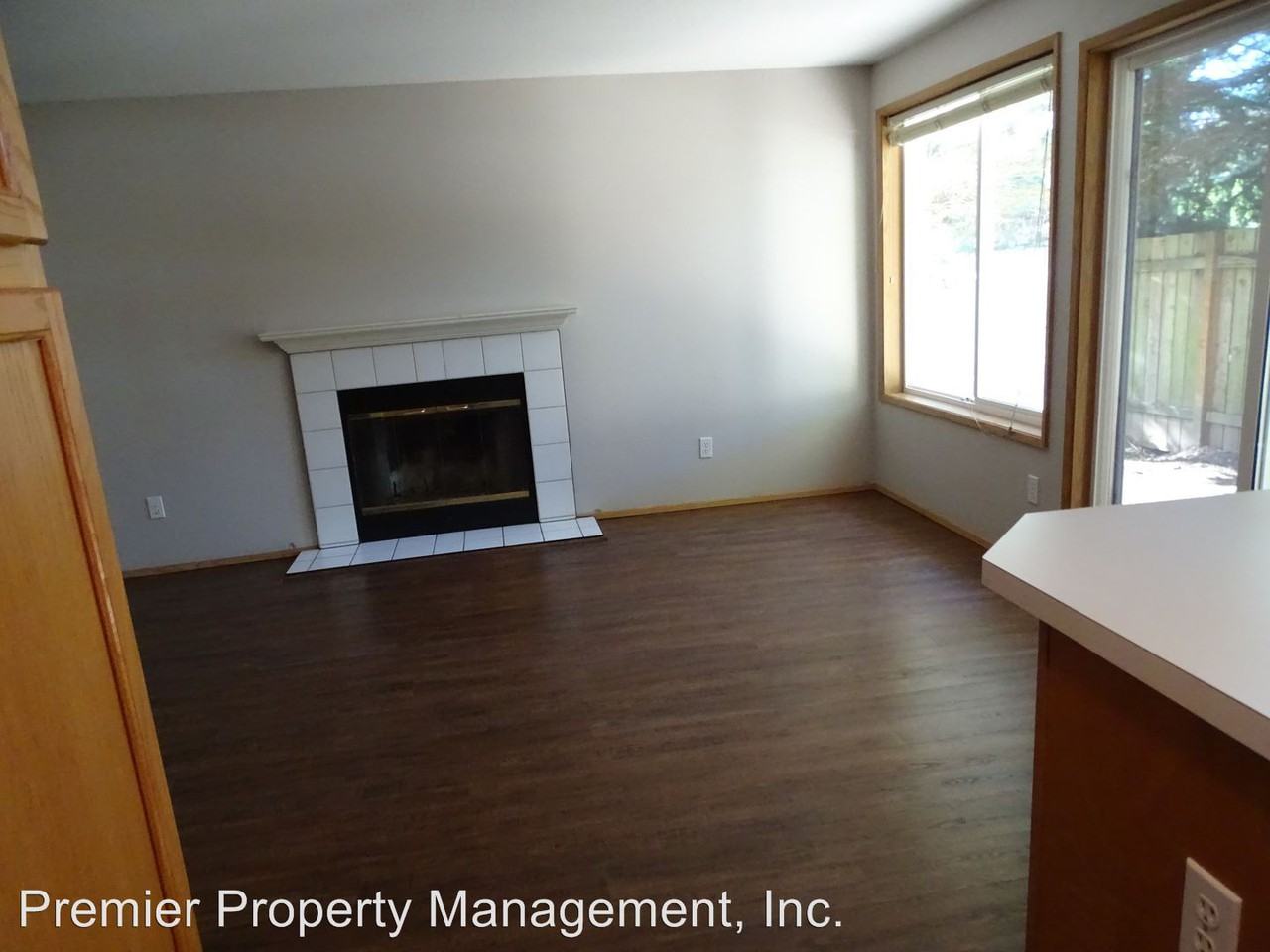 706 NE 173rd Ave - Photo 3 of 16