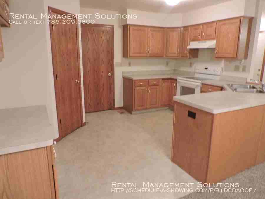 4327 SE Wisconsin Ave - Photo 3 of 12