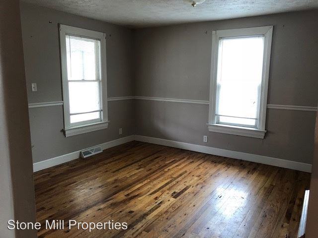 1117 S Main St - Photo 2 of 6
