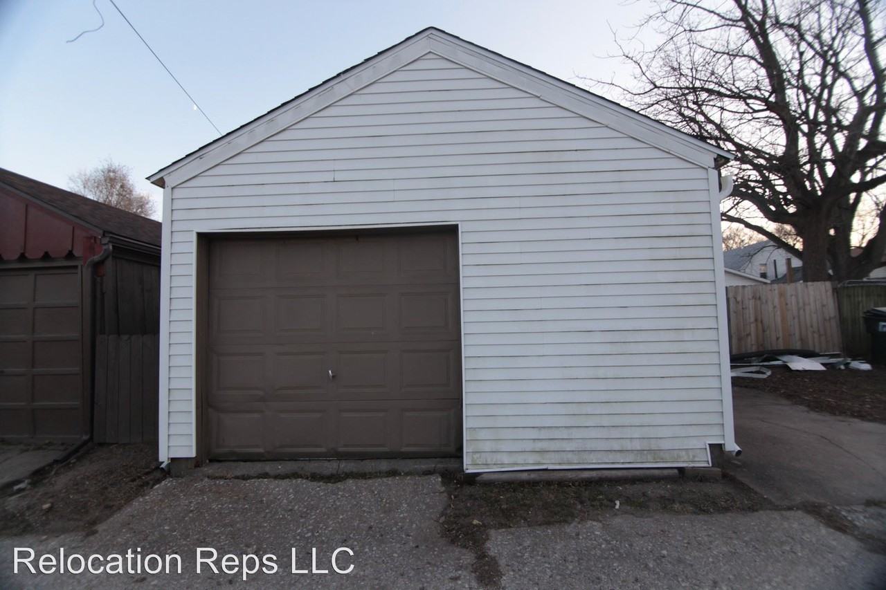 1824 W 6th St - Photo 3 of 25