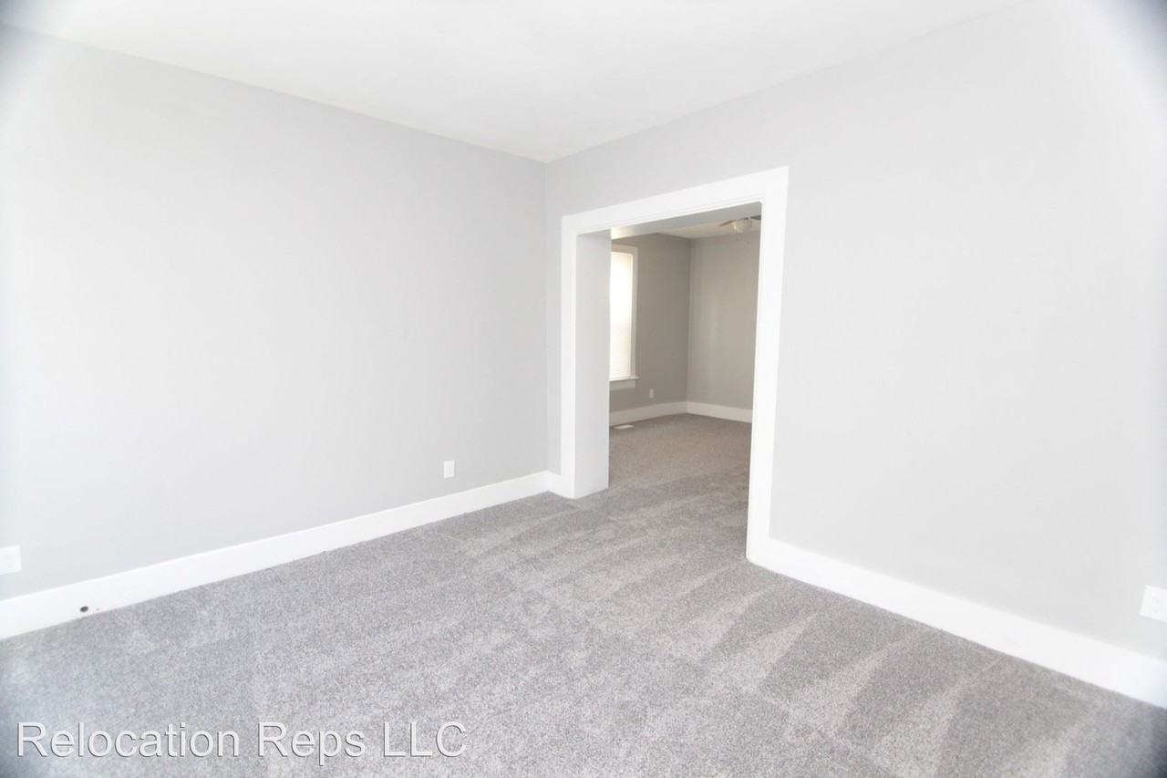 1427 W 4th St - Photo 2 of 17