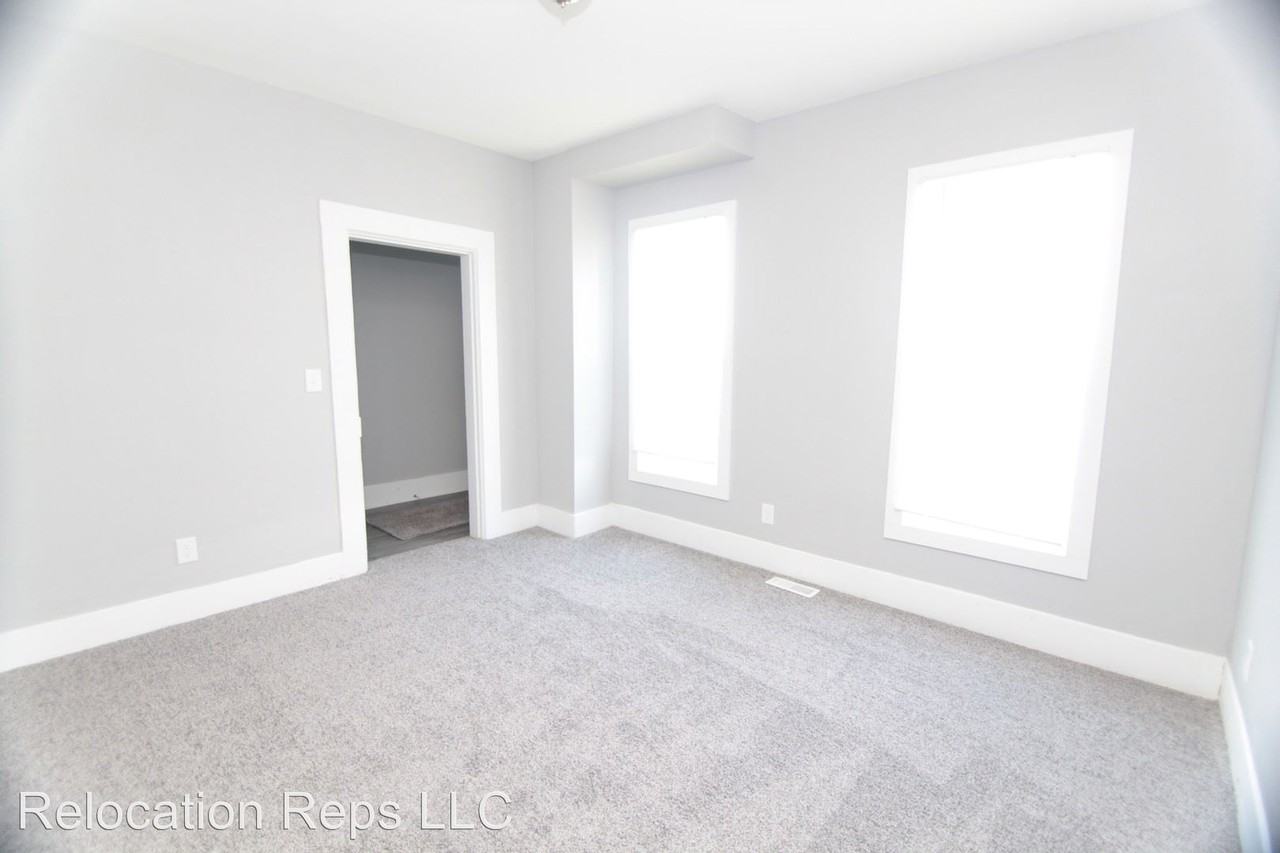 1427 W 4th St - Photo 3 of 17