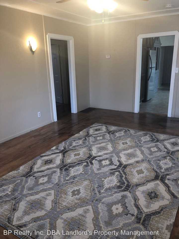 488 Park St - Photo 3 of 13