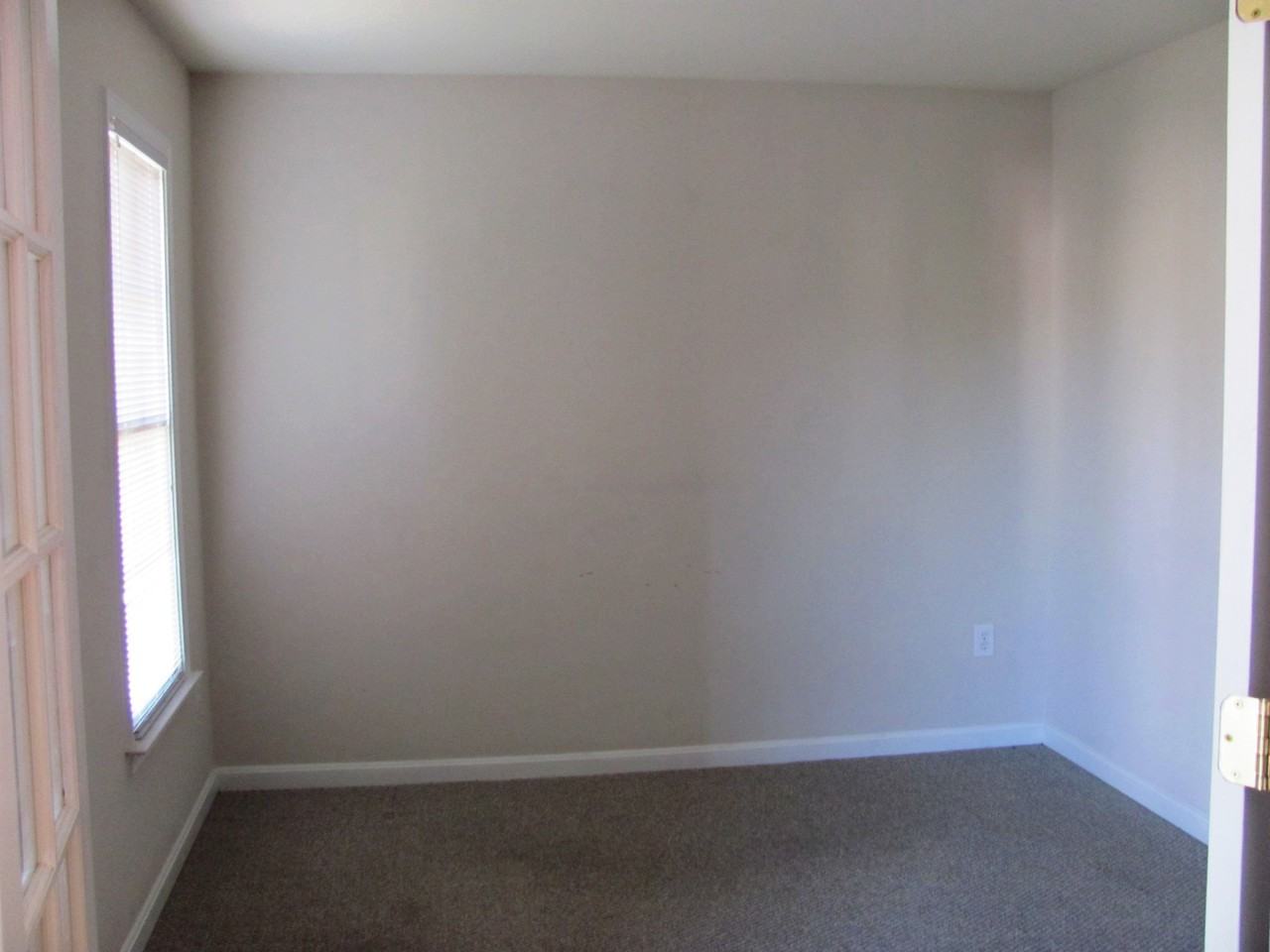 4413 Caven Ct N - Photo 2 of 5