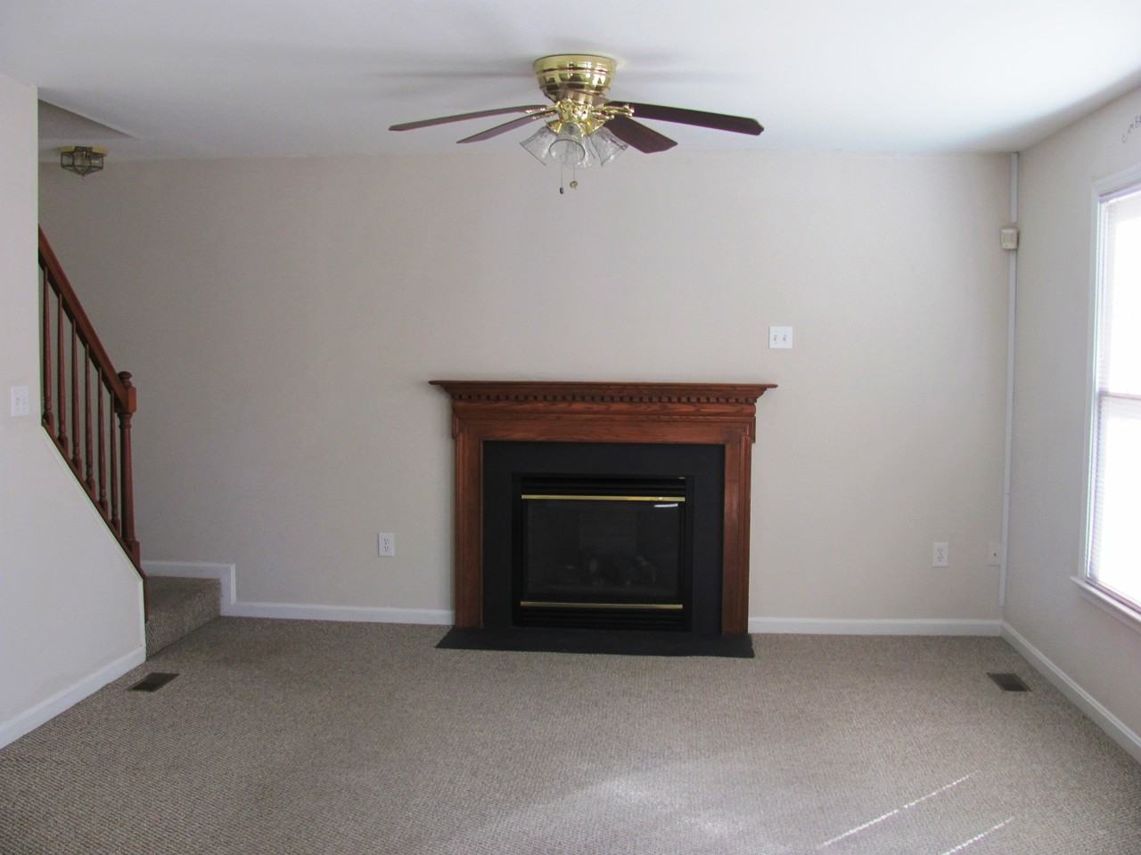 4413 Caven Ct N - Photo 3 of 5