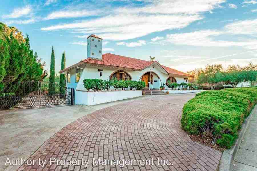 615 Royal Oaks Dr - Photo 2 of 27