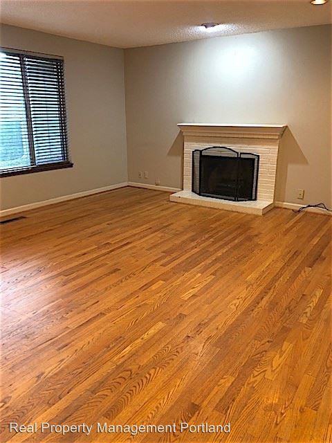 1921 SW Marigold St - Photo 2 of 10