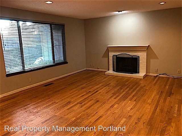 1921 SW Marigold St - Photo 3 of 10