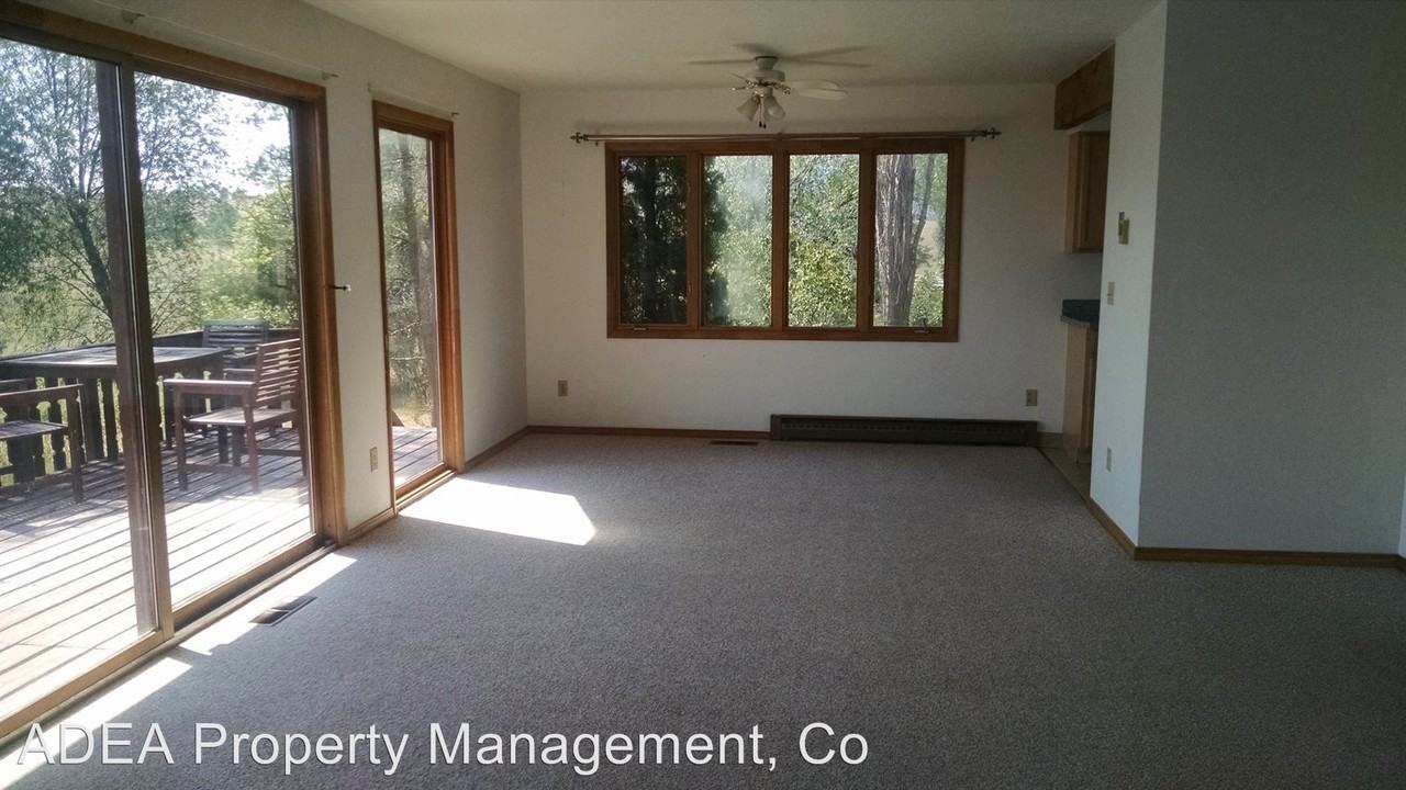 1050 Council Way - Photo 3 of 13