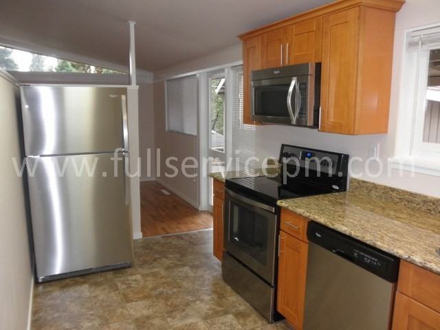 17609 38th Ave S - Photo 3 of 20