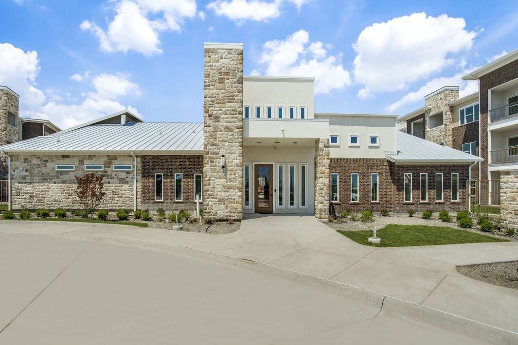 Palladium Glenn Heights Apartments for Rent 2400 South Hampton Road