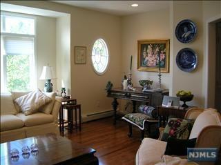 136 Winding Creek - Photo 3 of 11