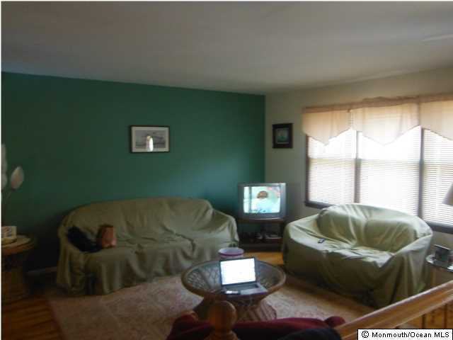 97 Bennett Ave - Photo 2 of 9