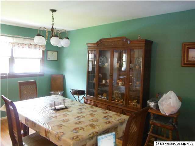 97 Bennett Ave - Photo 3 of 9