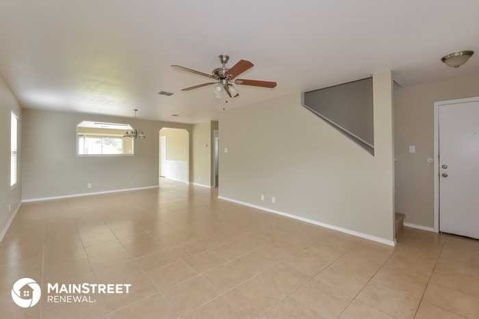 315 Mallow Grove - Photo 2 of 15