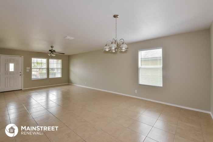 315 Mallow Grove - Photo 3 of 15