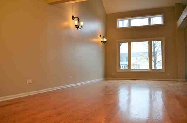 690 Greenview Ln - Photo 3 of 13