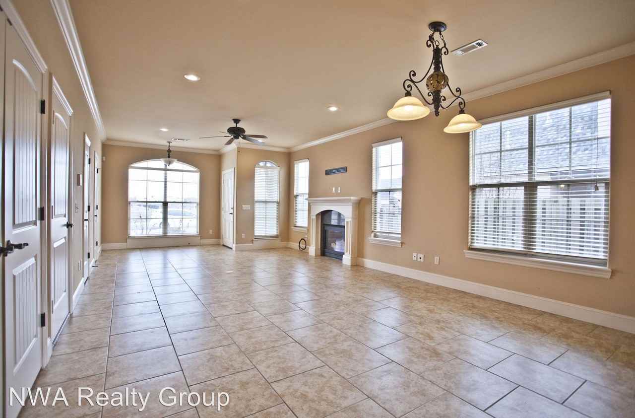 1612 Park St - Photo 2 of 26