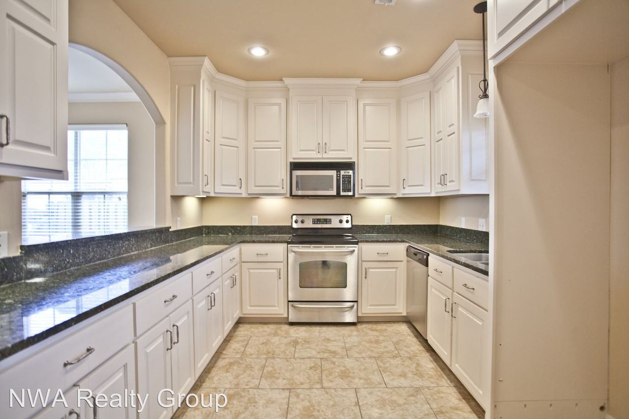 1612 Park St - Photo 3 of 26