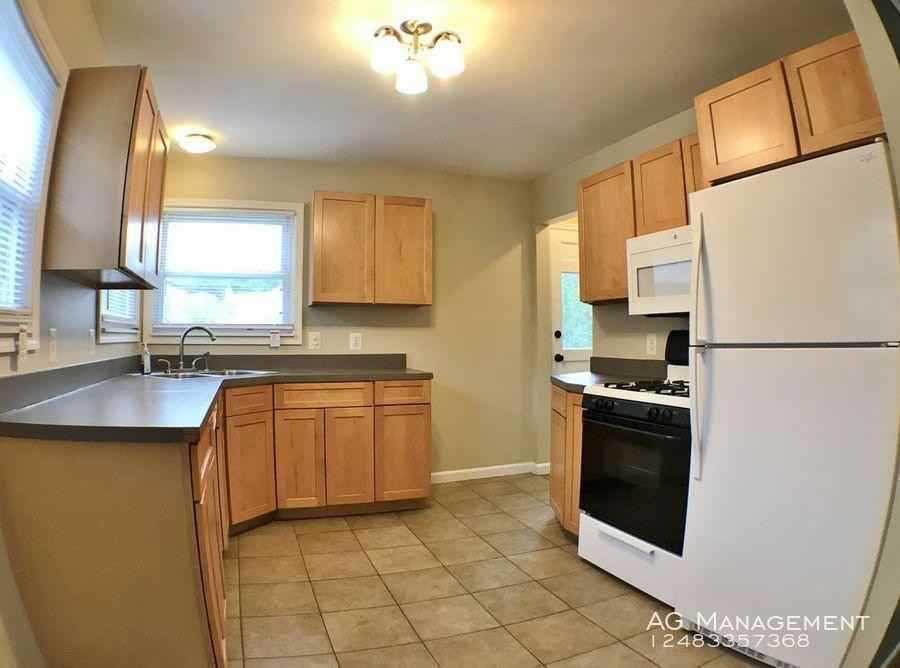 31611 Folkstone Dr - Photo 3 of 23