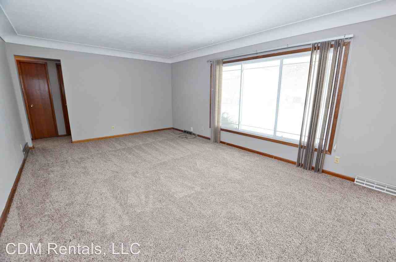 4046 33rd St - Photo 3 of 11