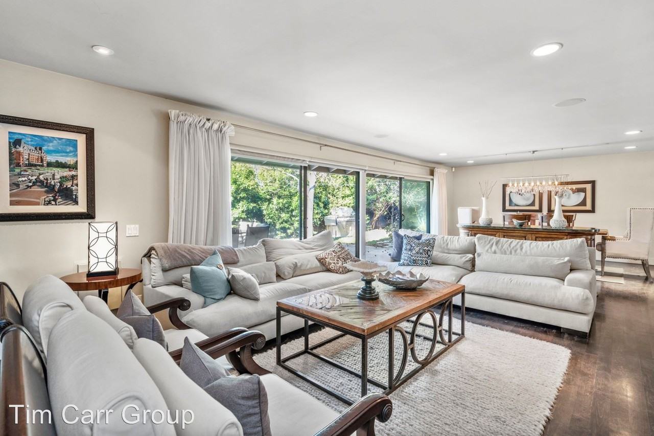 1901 Glenwood Ln - Photo 2 of 21