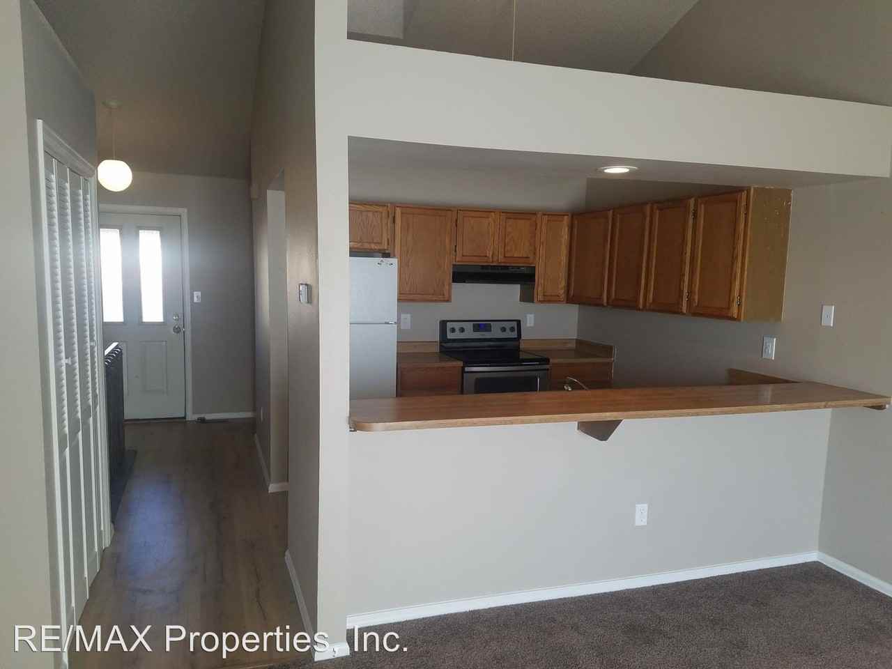 4527 Lamplighter Cir - Photo 2 of 9