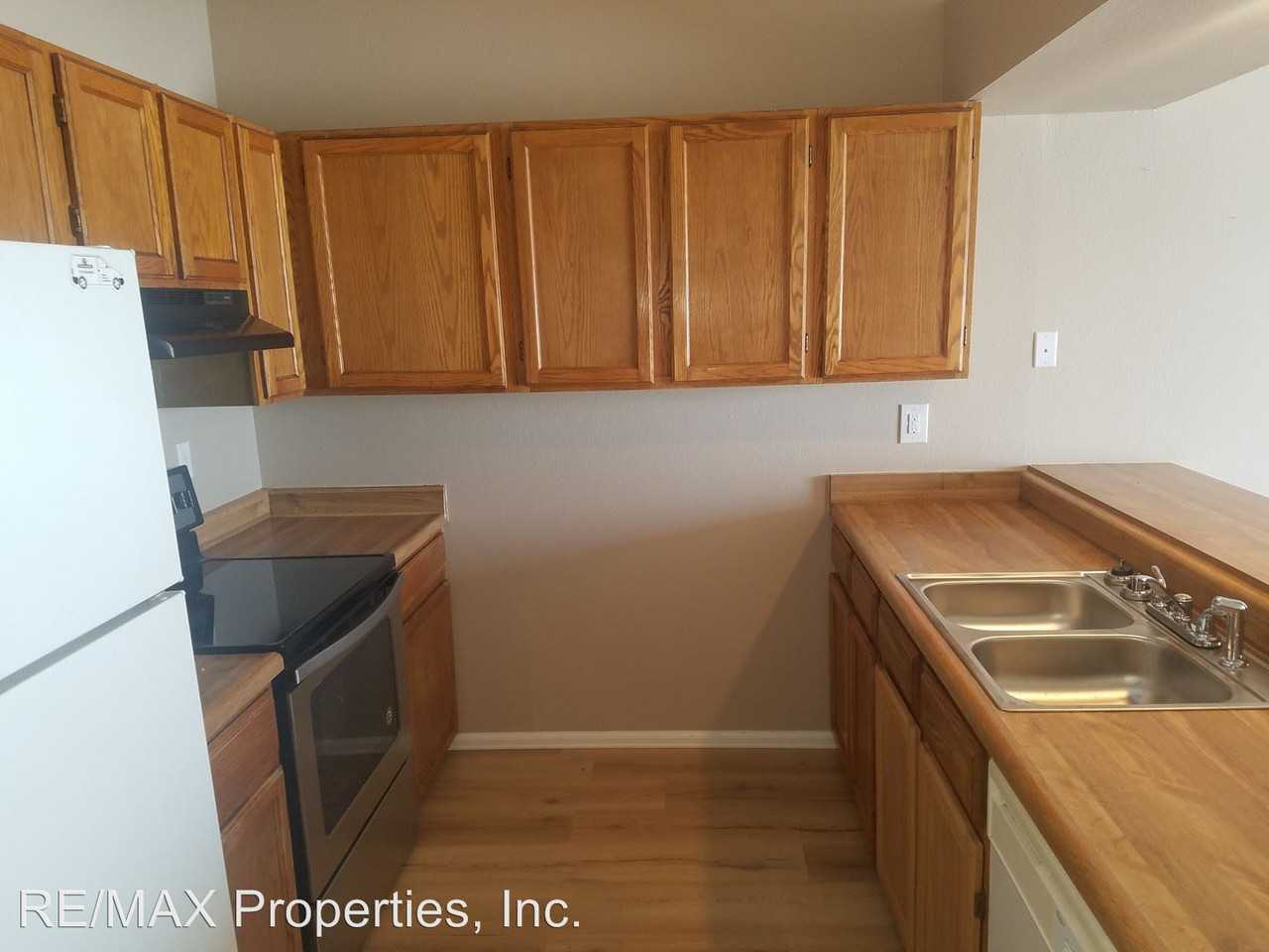 4527 Lamplighter Cir - Photo 3 of 9