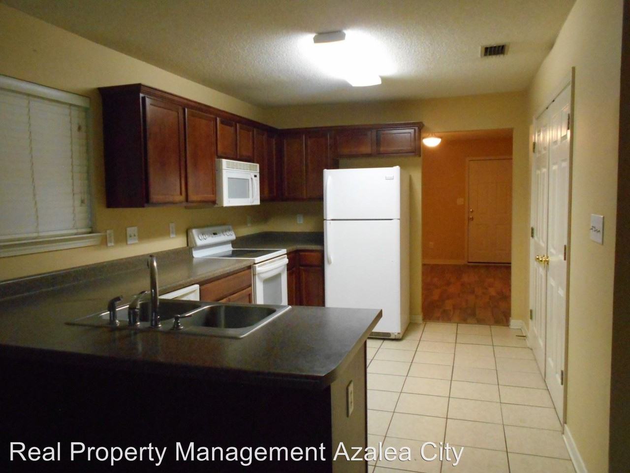 18592 Wisconsin St - Photo 3 of 11