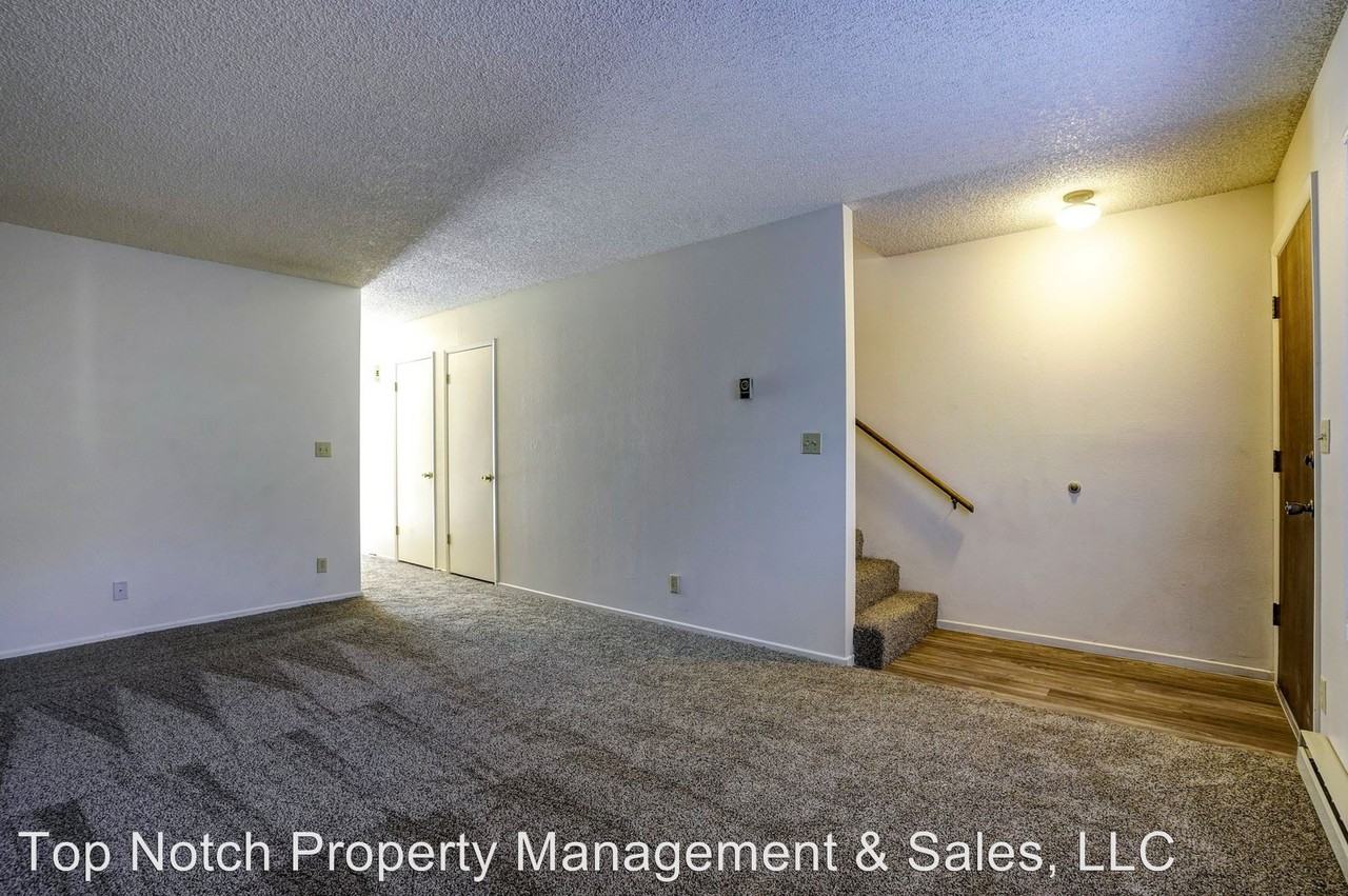 1637 Canada Crescent - Photo 2 of 20