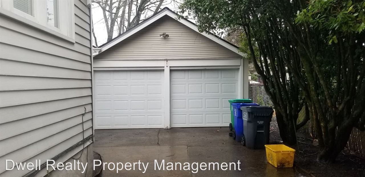 6742 SE Brooklyn St - Photo 2 of 20