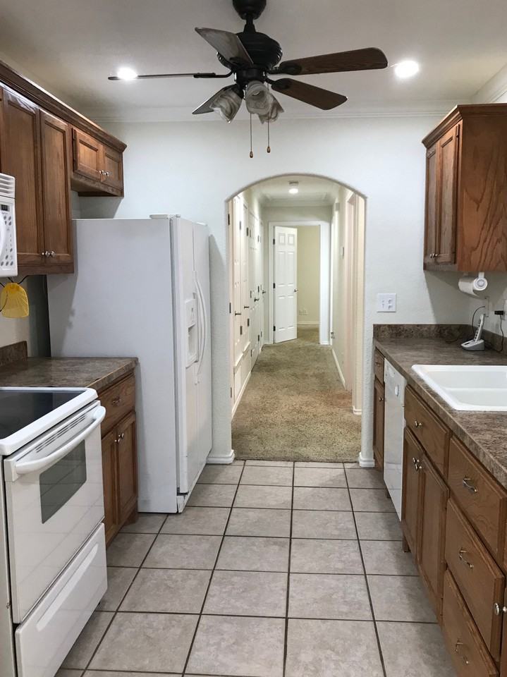 408 W Pine Ave - Photo 3 of 17