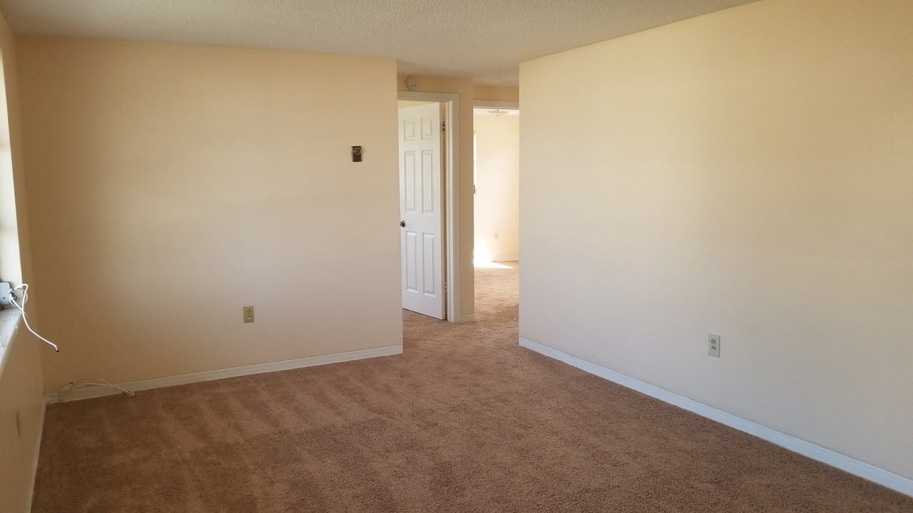 5012 Odyssey Ave - Photo 3 of 24