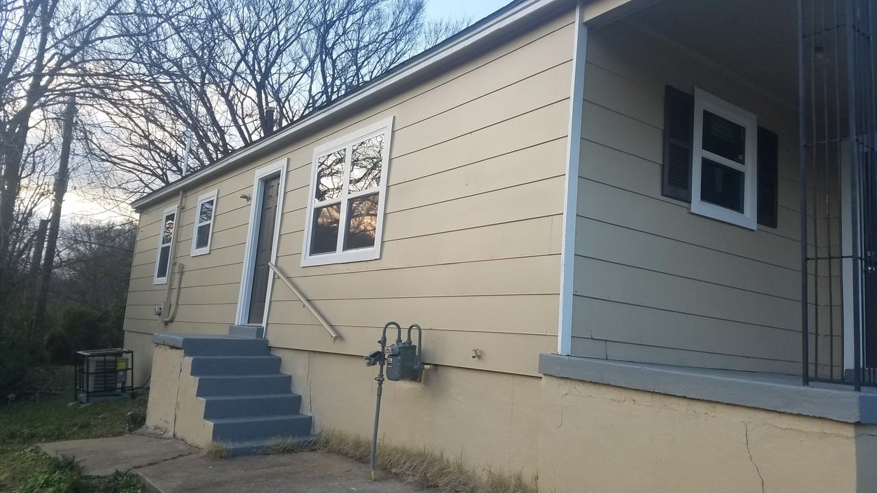 1411 Englewood St - Photo 2 of 7