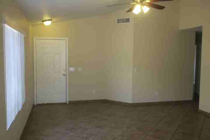 3514 W Fallen Leaf Ln - Photo 2 of 16