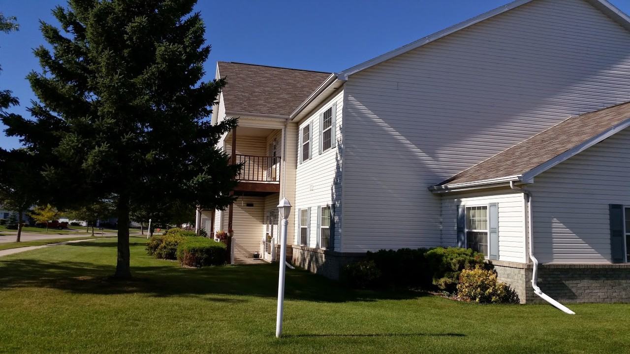 1047 Primrose Ln - Photo 2 of 15