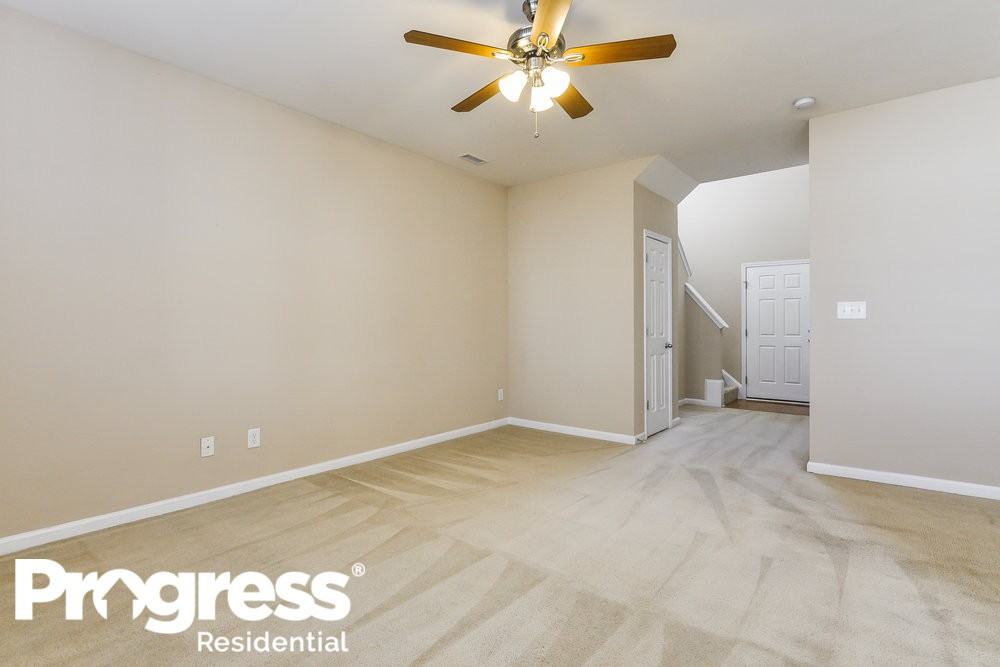 153 Willowbrook Cir - Photo 3 of 14