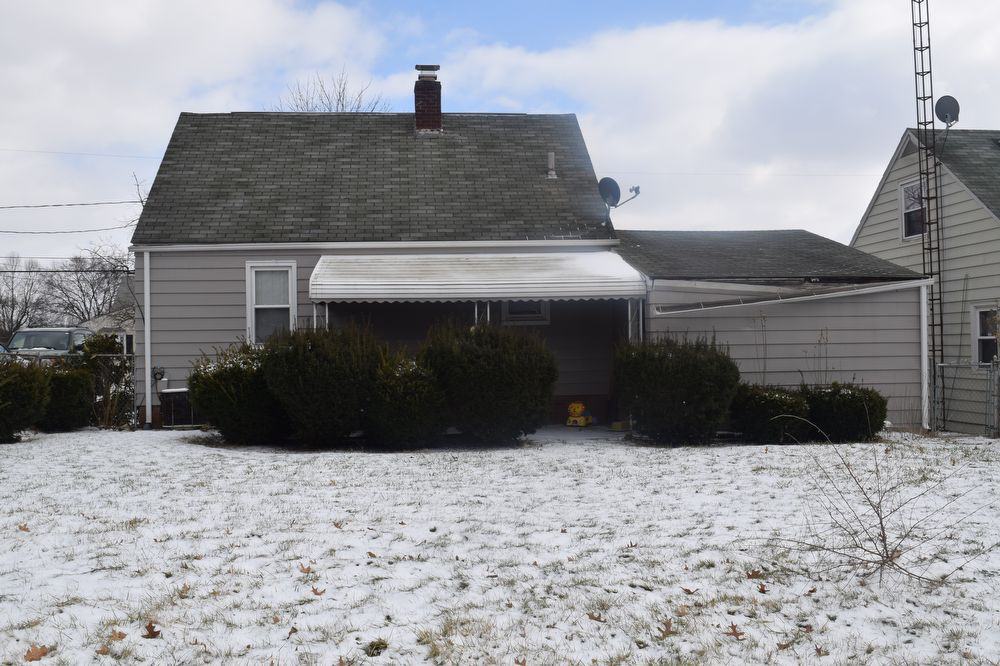 2723 Baldwin Ave NE - Photo 2 of 11