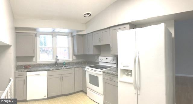 2324 Spring Lake Dr - Photo 2 of 21