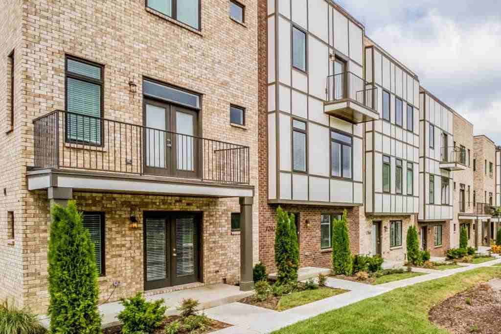 1200 W Hillwood Dr - Photo 2 of 26