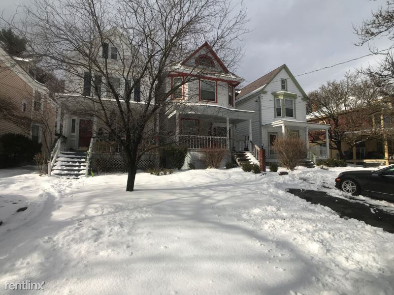 76 N Pine Ave - Photo 2 of 15