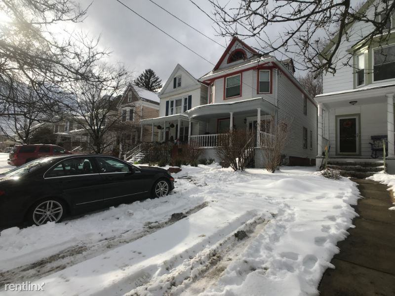 76 N Pine Ave - Photo 3 of 15