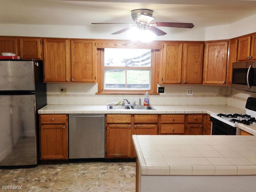 235 Rinne St - Photo 2 of 7
