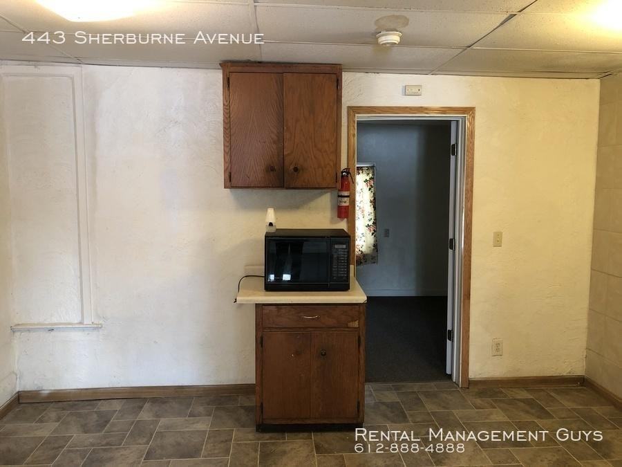 443 Sherburne Ave - Photo 3 of 13