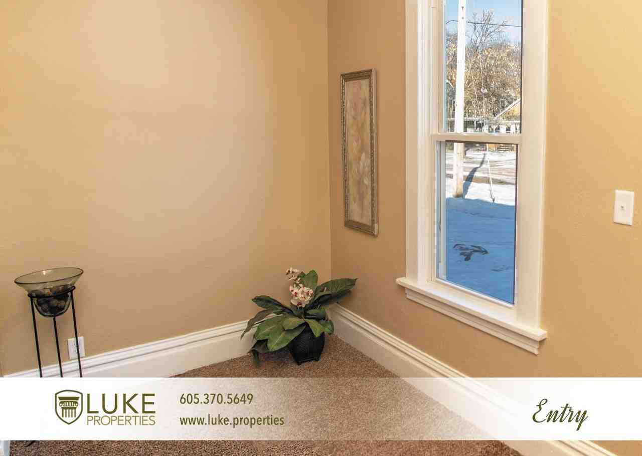 803 S Main Ave - Photo 3 of 8