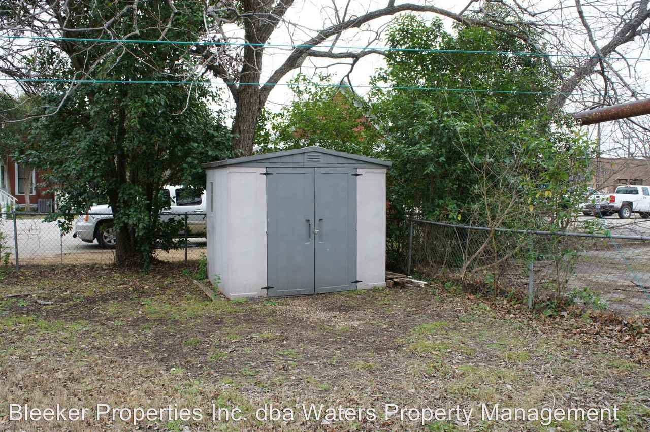 404 W 11th St - Photo 3 of 9