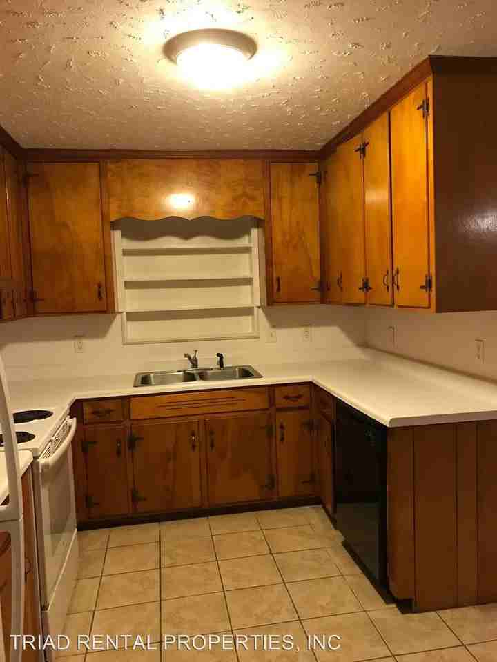 497 York St - Photo 3 of 15